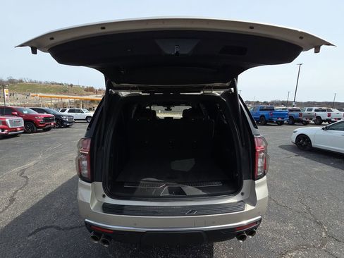 Used 2022 Chevrolet Suburban High Country image 32