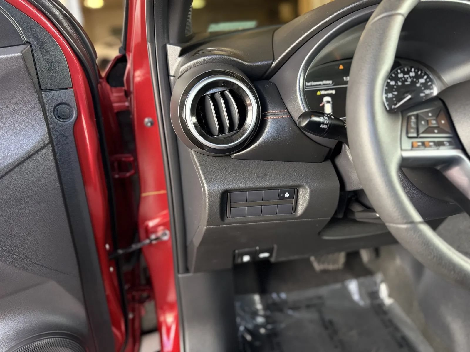 Used 2023 Nissan Kicks SR w/ SR Premium Package FWD image 27