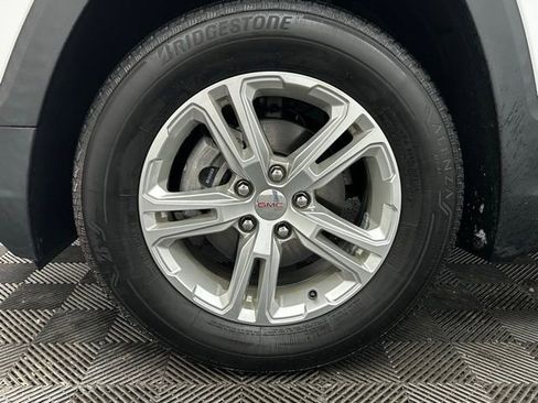 Used 2023 GMC Terrain SLE w/ Driver Convenience Package image 17