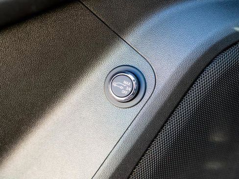 Used 2023 GMC Acadia Denali w/ Black Diamond Edition image 5