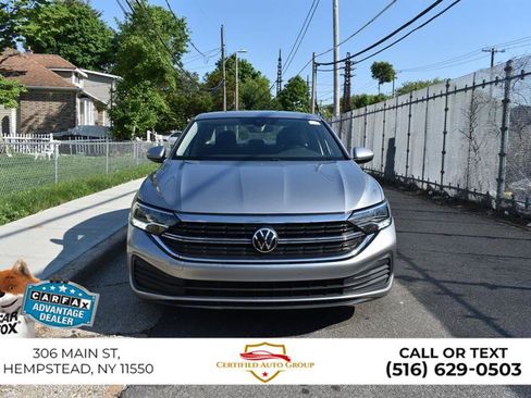 Used 2024 Volkswagen Jetta SE FWD image 3