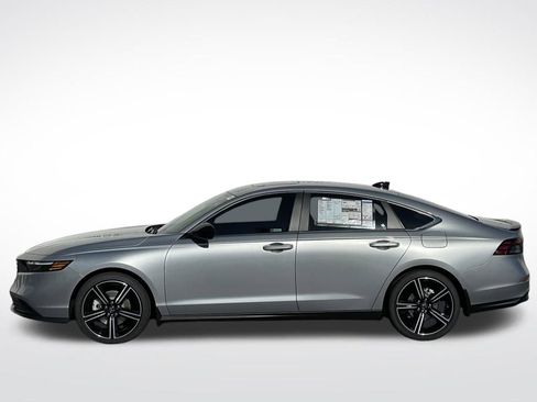 Used 2025 Honda Accord Sport image 2