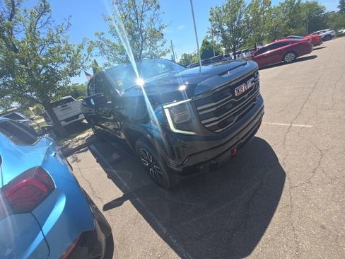 Used 2023 GMC Sierra 1500 AT4 w/ AT4 Premium Package AWD/4WD image 2