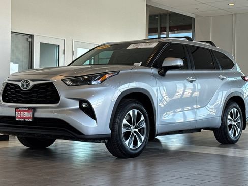 Certified 2024 Toyota Highlander XLE AWD/4WD image 8