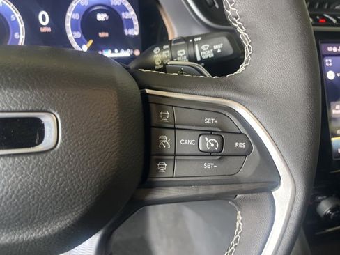 New 2025 Jeep Grand Cherokee Altitude image 13