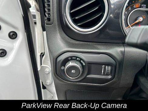 Used 2023 Jeep Wrangler Unlimited Sahara AWD/4WD image 19