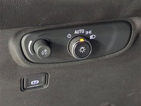 Used 2023 GMC Terrain SLE w/ Driver Convenience Package image 17