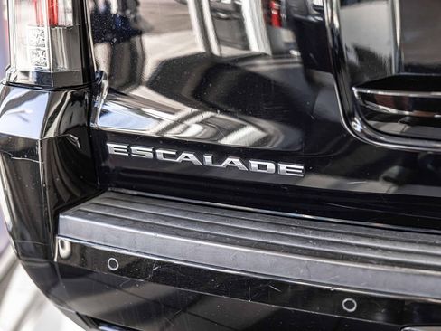 Used 2016 Cadillac Escalade ESV Premium image 16