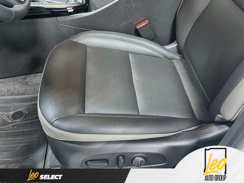 Used 2025 Chevrolet Trax ACTIV w/ Sunroof Package FWD image 20