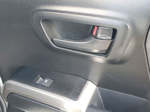 Certified 2022 Toyota Tacoma TRD Off-Road image 45