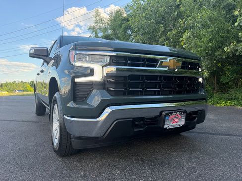Used 2025 Chevrolet Silverado 1500 LT AWD/4WD image 4