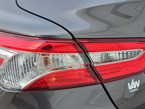 Used 2018 Toyota Camry LE image 33