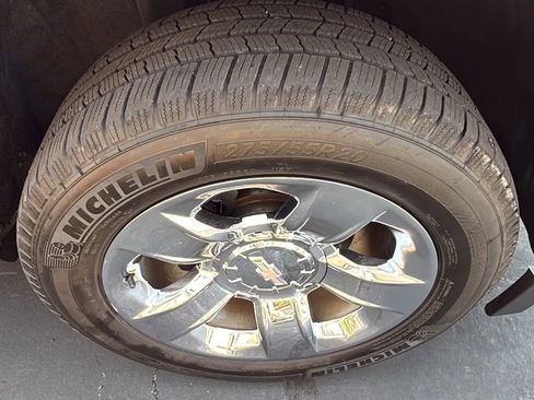 Used 2015 Chevrolet Suburban LTZ image 9