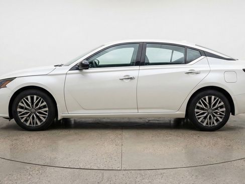 Used 2025 Nissan Altima 2.5 SV FWD image 5