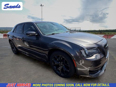 Used 2022 Chrysler 300 Touring L RWD image 1