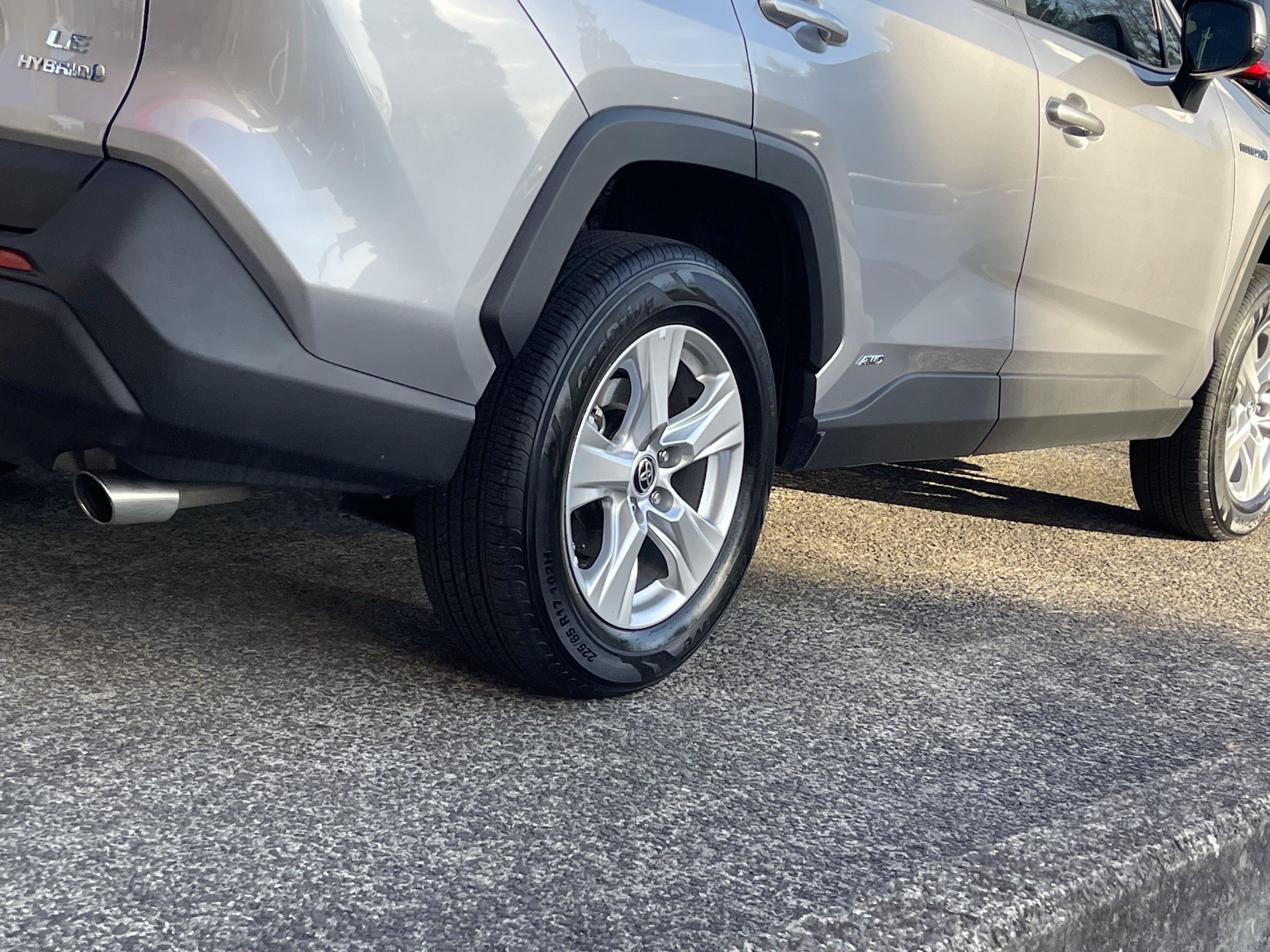 Certified 2021 Toyota RAV4 LE AWD/4WD image 9