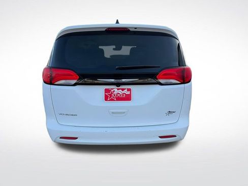 Used 2023 Chrysler Voyager LX FWD image 5