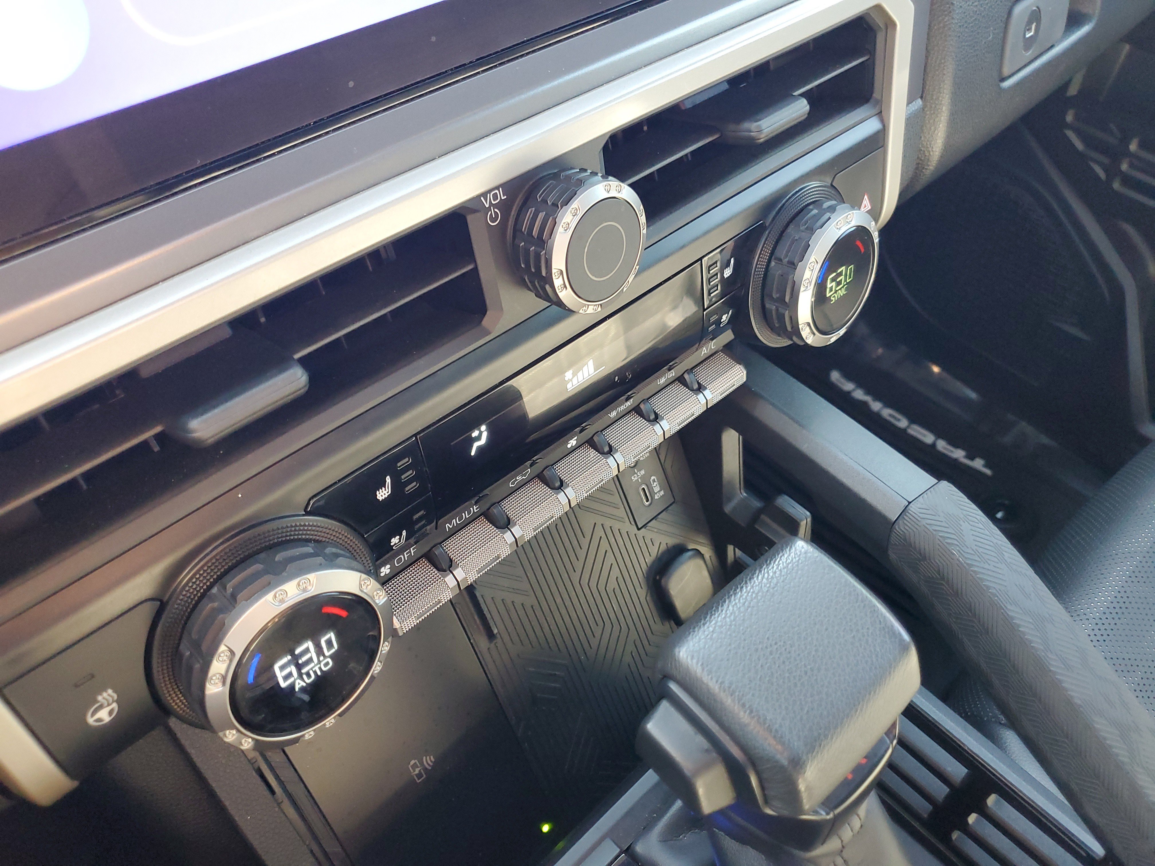 Used 2024 Toyota Tacoma TRD Off-Road w/ TRD Off Road Premium Package AWD/4WD image 28