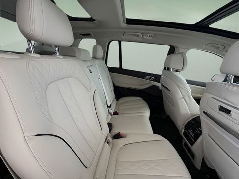 Used 2024 BMW X7 xDrive40i w/ Executive Package image 34