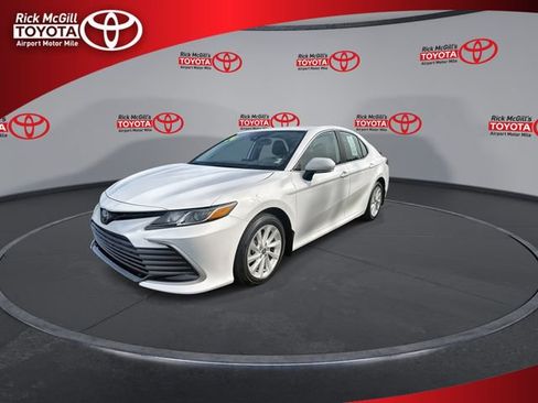 Used 2024 Toyota Camry LE w/ Convenience Package FWD image 4