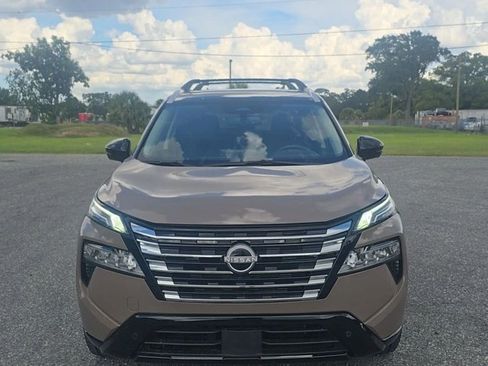 Used 2025 Nissan Rogue Platinum FWD image 2