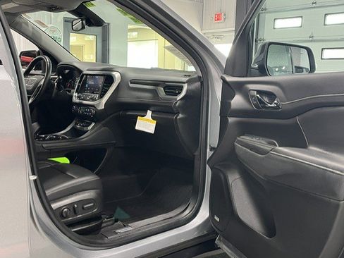 Certified 2023 GMC Acadia SLT w/ Elevation Edition AWD/4WD image 9