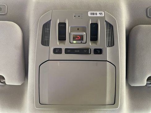 Used 2023 Toyota Highlander XLE image 32