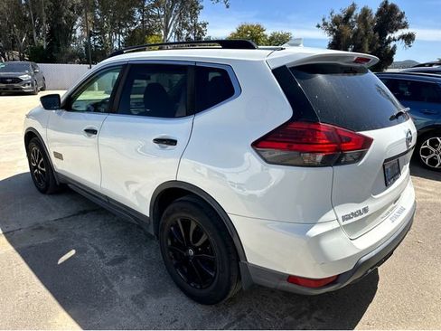 Used 2017 Nissan Rogue SV FWD image 4