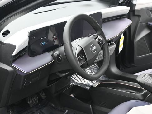 New 2026 Nissan Leaf SV+ w/ Floor Mat Package (SV+) FWD image 7