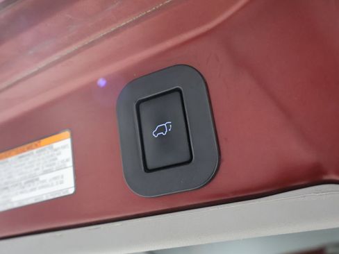 Used 2020 Toyota Sienna XLE image 18