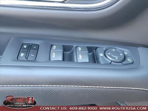 Used 2024 GMC Yukon SLT image 34