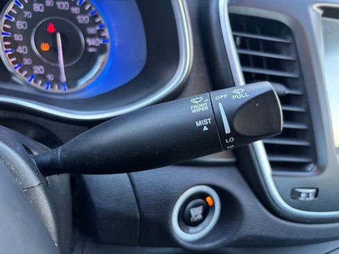 Used 2015 Chrysler 200 Limited w/ Convenience Group image 18