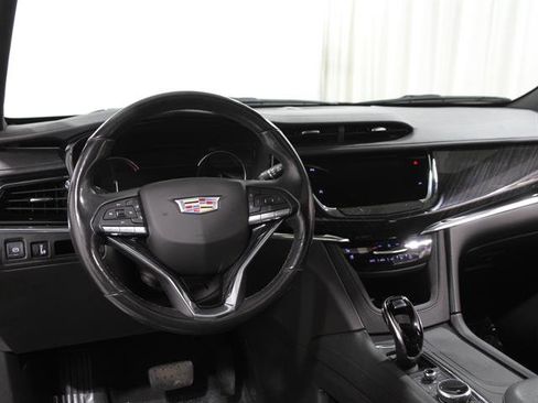 Certified 2022 Cadillac XT6 Premium Luxury image 6