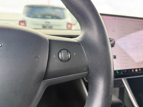 Used 2019 Tesla Model 3 Standard Range Plus RWD image 19