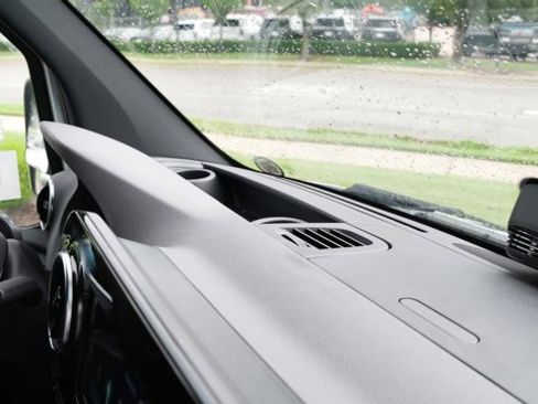 Used 2025 Mercedes-Benz Sprinter 2500 image 42