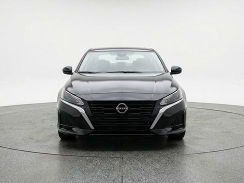 Used 2025 Nissan Altima 2.5 SV image 2