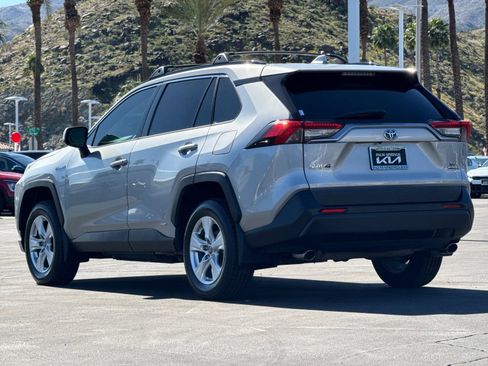 Used 2019 Toyota RAV4 XLE w/ Carpet Mat Package image 5