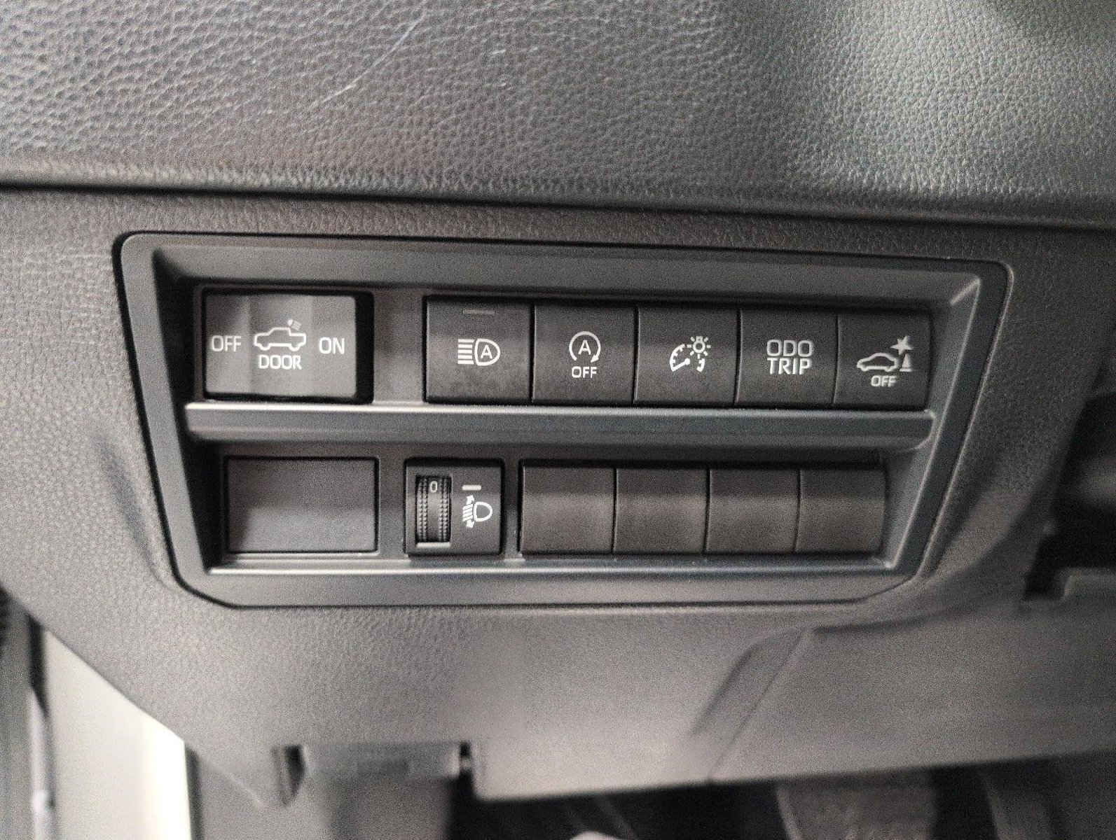 Used 2025 Toyota Tundra SR5 w/ SR5 Convenience Package AWD/4WD image 40
