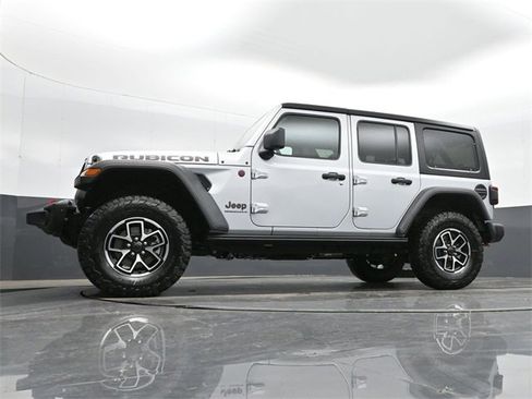 Used 2024 Jeep Wrangler Unlimited Rubicon w/ Capability Package image 43