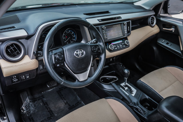 Used 2017 Toyota RAV4 XLE AWD/4WD image 50