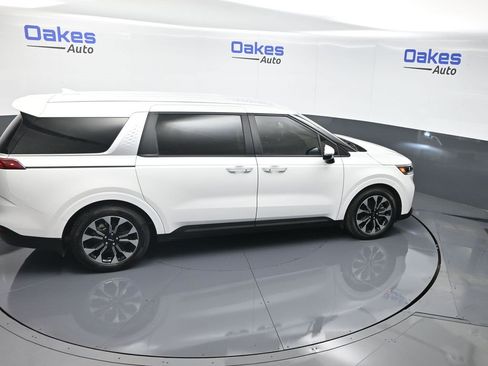 Used 2024 Kia Carnival EX image 55