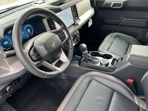 New 2025 Ford Bronco Outer Banks image 9