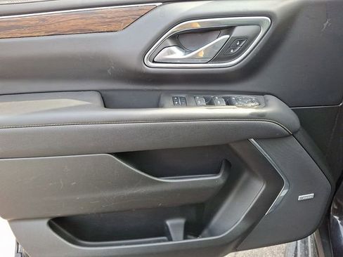 Used 2023 Chevrolet Suburban Premier image 17