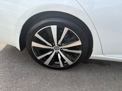 Used 2020 Nissan Altima 2.5 SR w/ Premium Package FWD image 7