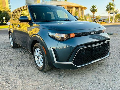 Used 2023 Kia Soul LX w/ LX Technology Package FWD image 13