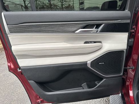 Used 2023 Jeep Wagoneer Series III w/ Preferred Equipment Group image 35