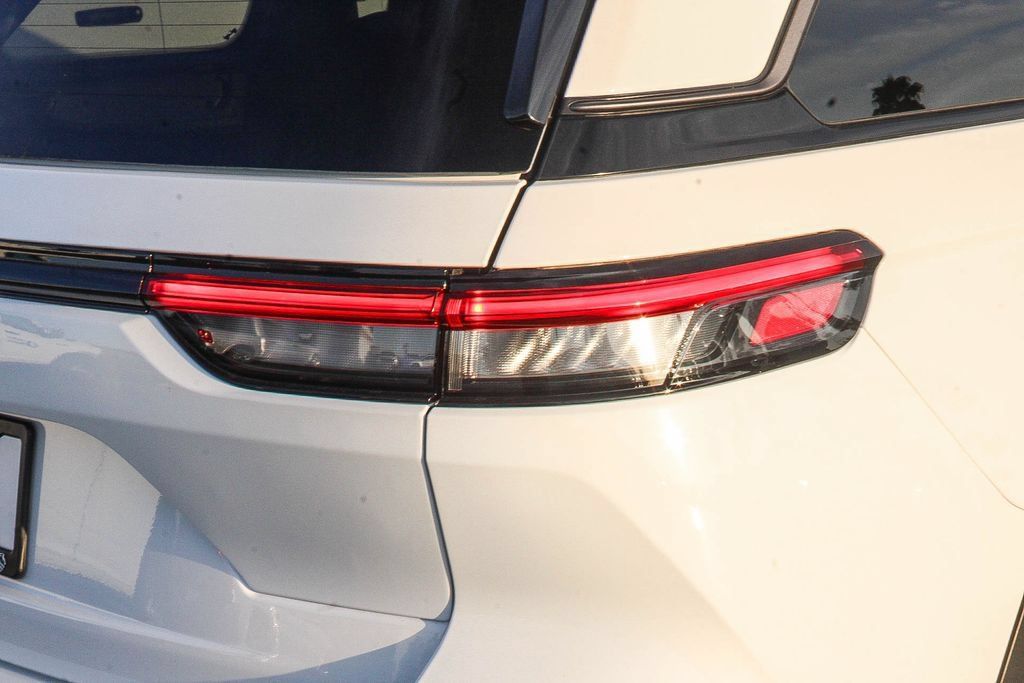 New 2026 Jeep Grand Cherokee Altitude AWD/4WD image 10