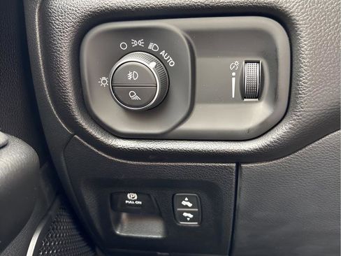 New 2026 RAM 1500 4x4 Crew Cab image 14