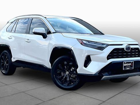 Used 2022 Toyota RAV4 SE AWD/4WD image 3