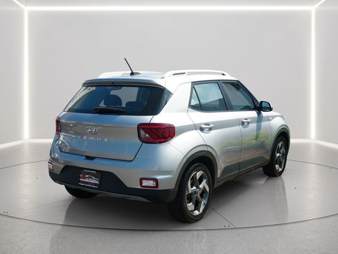 Used 2025 Hyundai Venue SEL FWD image 8
